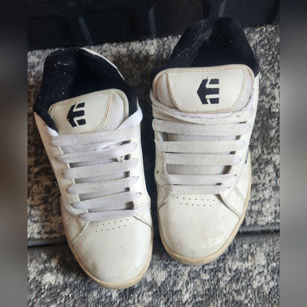 Men's Etnies size 8 (Women's 9½ / 10)